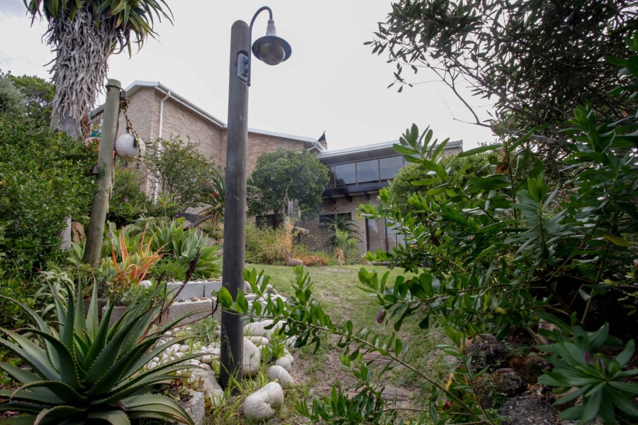 5 Bedroom Property for Sale in Paradise Beach Eastern Cape